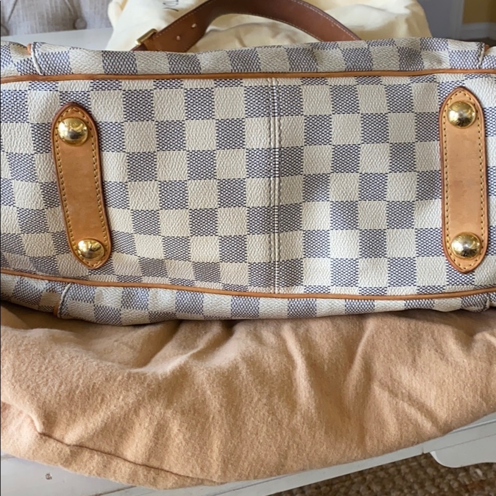 Louis Vuitton Galleria GM - Picture 7 of 16